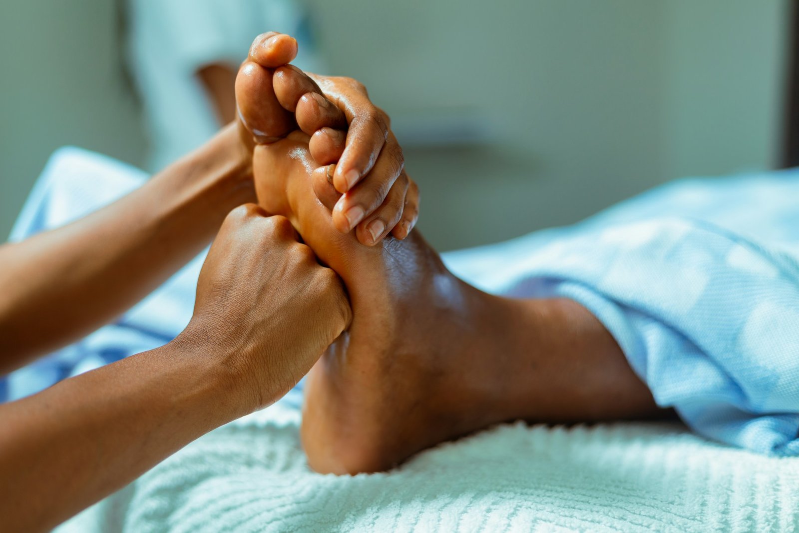 Sessão de reflexologia, uma das formações da Grandha Belém